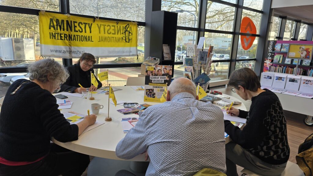 Geslaagde schrijfactie Amnesty Vlietstreek